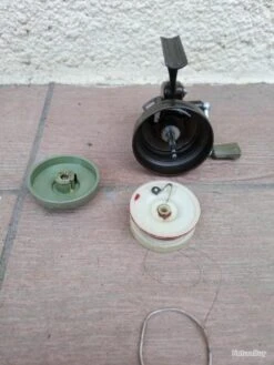 MOULINET COLLECTOR TRES RARE . LUXOR RELAX CAPOTE EN PARFAIT ETAT DE FONCTIONNEMENT . -Pêche Soldes Magasin 00004 MOULINET COLLECTOR TRES RARE . LUXOR RELAX CAPOTE EN PARFAIT ETAT DE FONCTIONNEMENT