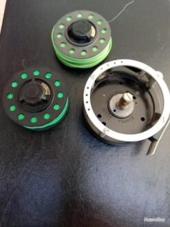 MOULINET MOUCHE AUTOMATIC MITCHELL 710 AVEC SES DEUX BOBINES . PARFAIT ETAT . PETIT PRIX . -Pêche Soldes Magasin 00006 MOULINET MOUCHE AUTOMATIC MITCHELL 710 AVEC SES DEUX BOBINES . PARFAIT ETAT . PETIT PRIX