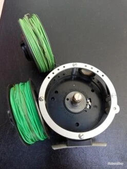 MOULINET MOUCHE AUTOMATIC MITCHELL 710 AVEC SES DEUX BOBINES . PARFAIT ETAT . PETIT PRIX . -Pêche Soldes Magasin 00007 MOULINET MOUCHE AUTOMATIC MITCHELL 710 AVEC SES DEUX BOBINES . PARFAIT ETAT . PETIT PRIX