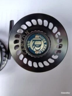 Moulinet Mouche ROSS CANYON N°1 (made In USA).Jamais Servi. Noir Anodisé. Large Arbor. Soie 0 à 3. 21 Moulinet Mouche ROSS CANYON N°1 (made In USA).Jamais Servi. Noir Anodisé. Large Arbor. Soie 0 à 3. -Pêche Soldes Magasin 00035 Moulinet mouche ROSS CANYON N 1 made in USA .Jamais servi. Noir anodise. Large arbor. Soie 0 a 3